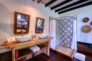 Casa Deluxe, balcón, vista a la montaña | Caja de seguridad en la habitación y decoración personalizada 