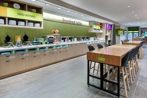 Free daily on-the-go breakfast - Home2 Suites by Hilton Orlando Near Universal (Orlando)