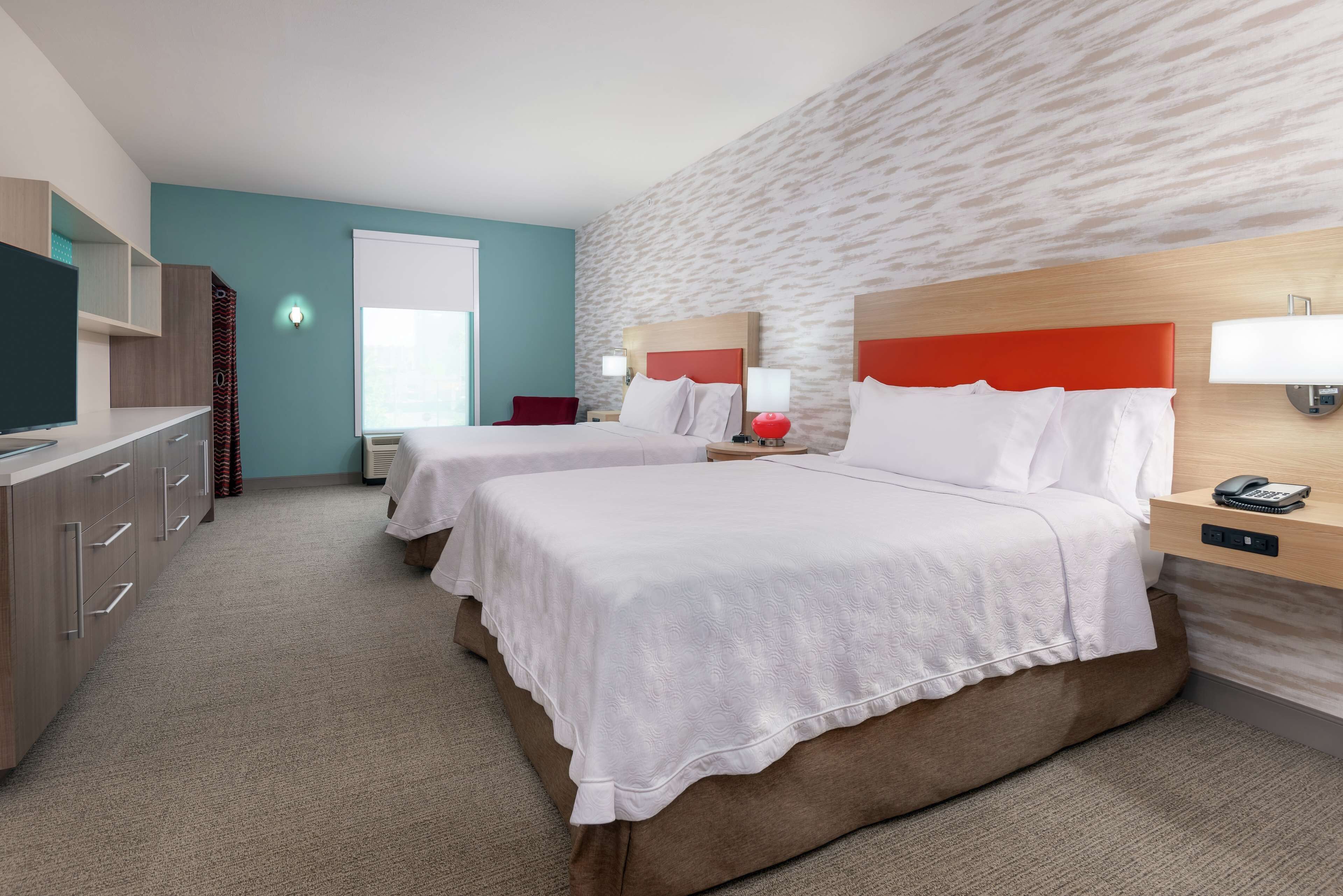 suite, 2 queen beds, accessible (roll-in shower, mobility & hearing) | in-room safe, desk, free cots/infant beds, free wifi