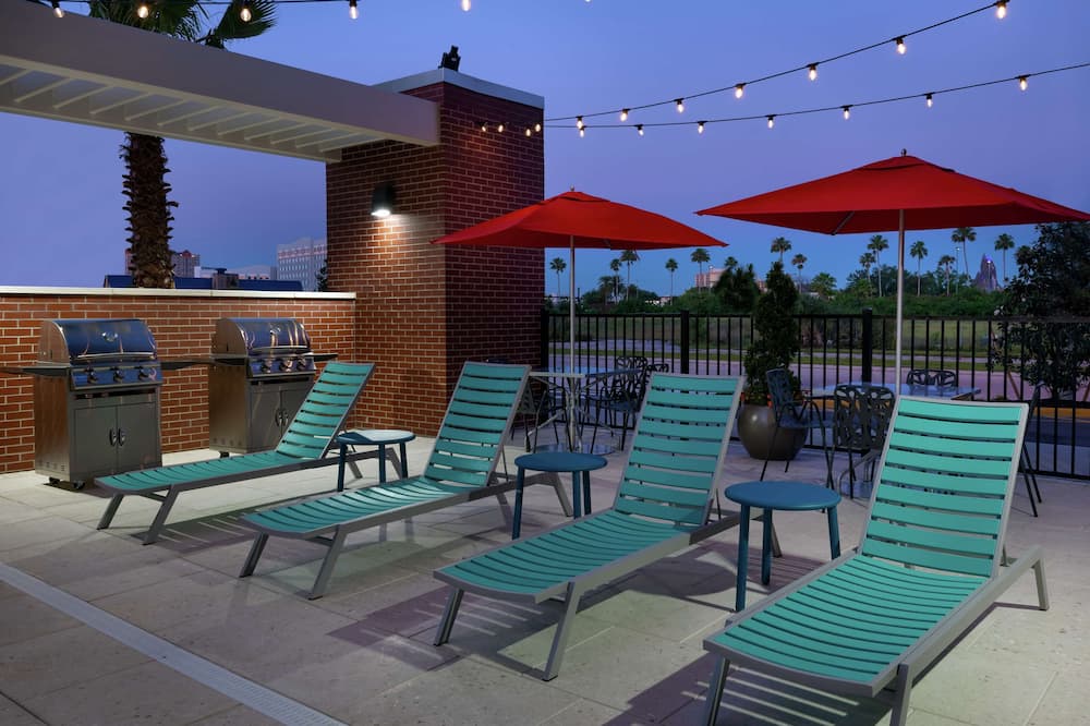 Home2 Suites by Hilton Orlando Near Universal