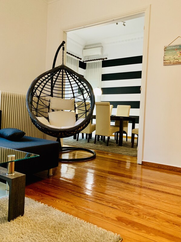 Apartment, 3 Schlafzimmer | Wohnbereich | Flachbildfernseher