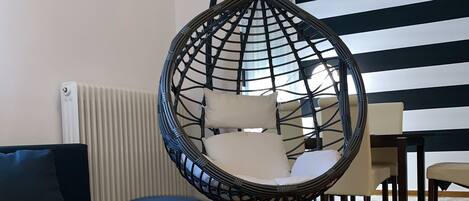 Appartement, 3 chambres | Coin séjour | Télévision à écran plat