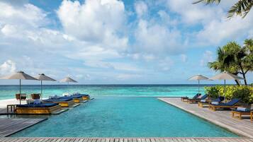 2 piscinas al aire libre, sillones reclinables de piscina