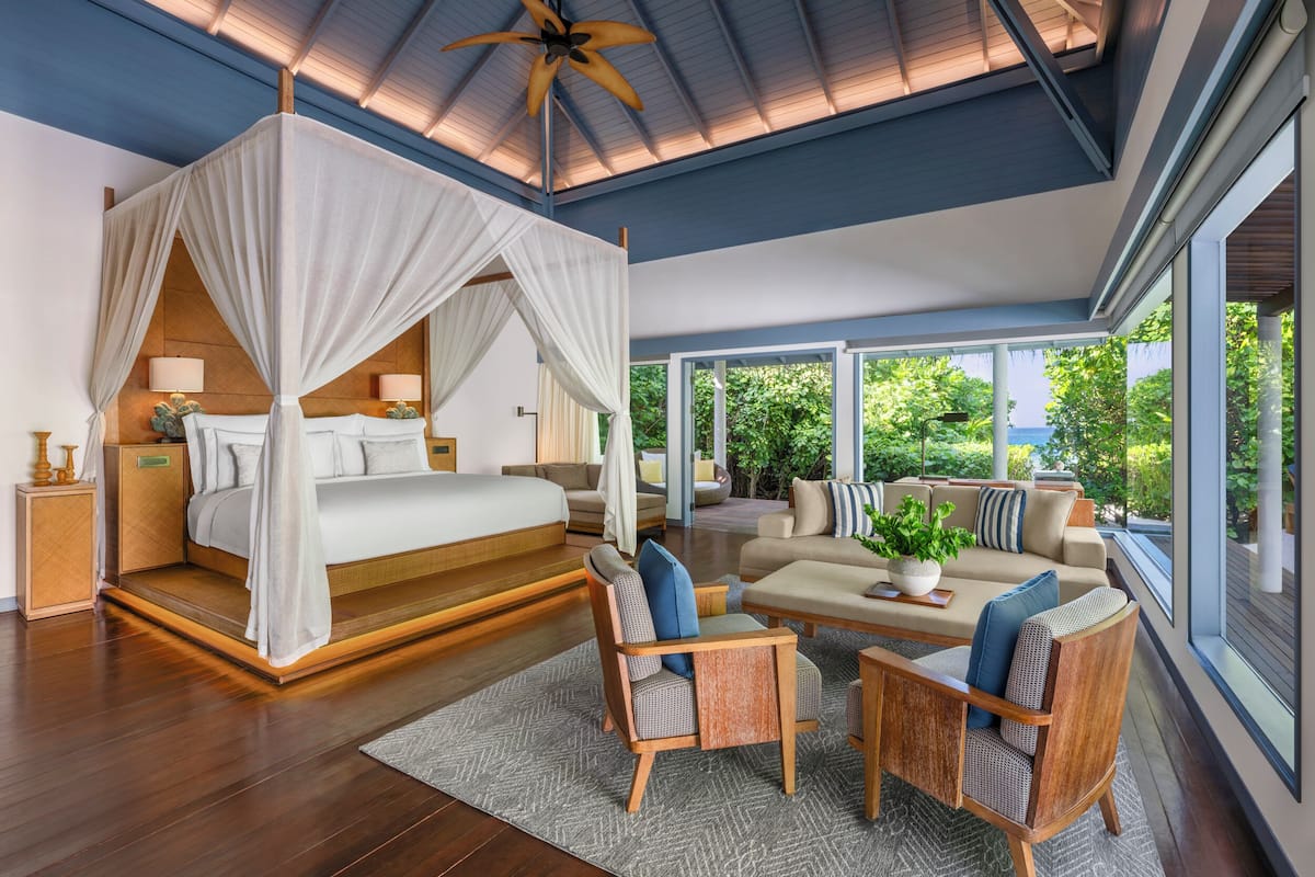 Egyptian cotton sheets, premium bedding, down comforters, minibar