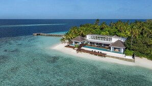A beachfront property with a pool, a gazebo, and a view of the ocean. - The Halcyon Private Isles Maldives, Autograph Collection (Meradhoo)