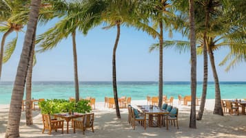 3 restaurants, breakfast, lunch, dinner served; international cuisine