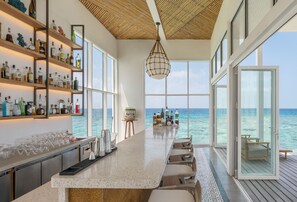 2 bars/lounges, 2 poolbars