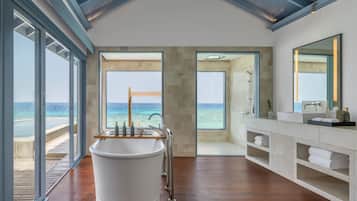 Separate bathtub and shower, deep-soaking bathtub, rainfall showerhead