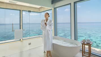 Separate bathtub and shower, deep-soaking bathtub, rainfall showerhead