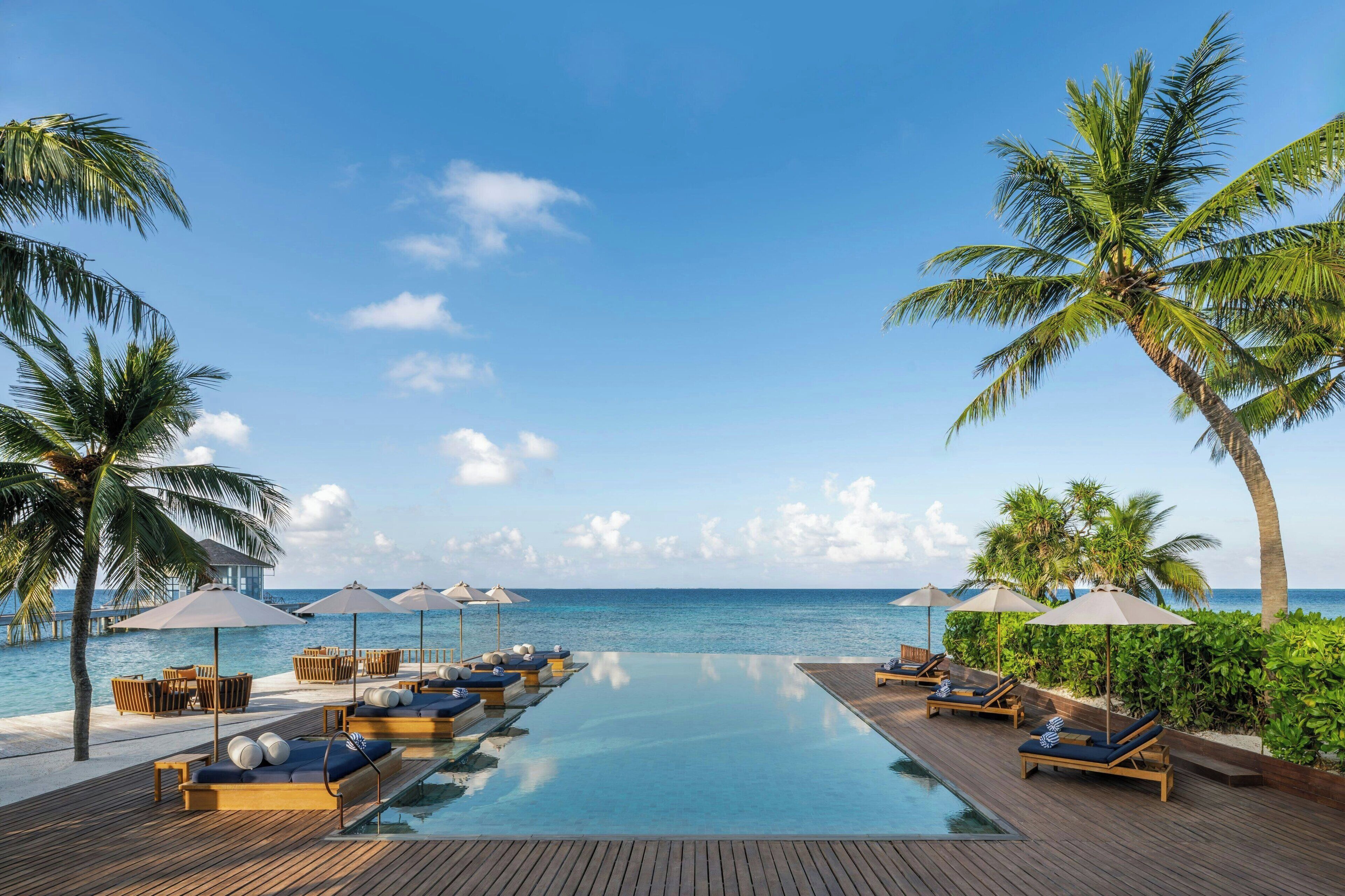 2 outdoor pools, free pool cabanas, pool umbrellas