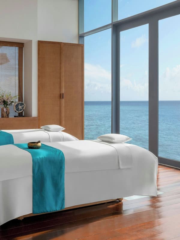 Couples treatment rooms, body treatments, aromatherapy