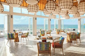 3 restaurants, breakfast, lunch, dinner served; international cuisine