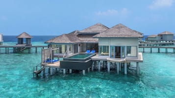 2 outdoor pools, free pool cabanas, pool umbrellas