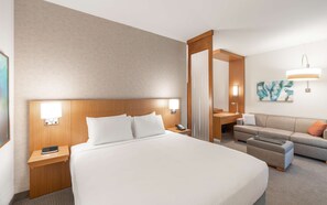 Hypo-allergenic bedding, down comforters, pillowtop beds, in-room safe - Hyatt Place Sandestin at Grand Boulevard (Miramar Beach)