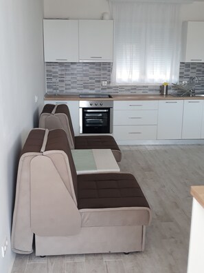 Departamento Deluxe, 2 habitaciones, hidromasaje, vista al mar | Ropa de cama de alta calidad, edredón y camas con efecto memoria 