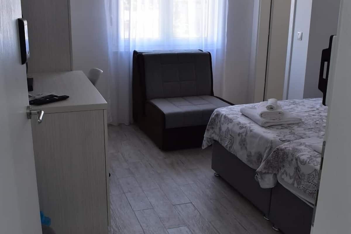 Luxury-Doppelzimmer, 1 King-Bett, Nichtraucher, Blick auf den Innenhof (4) | Hochwertige Bettwaren, Daunenbettdecken