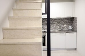 Exclusive Studio, 1 King Bed with Sofa bed, Partial Sea View, Ground Floor (3) | Private kitchen