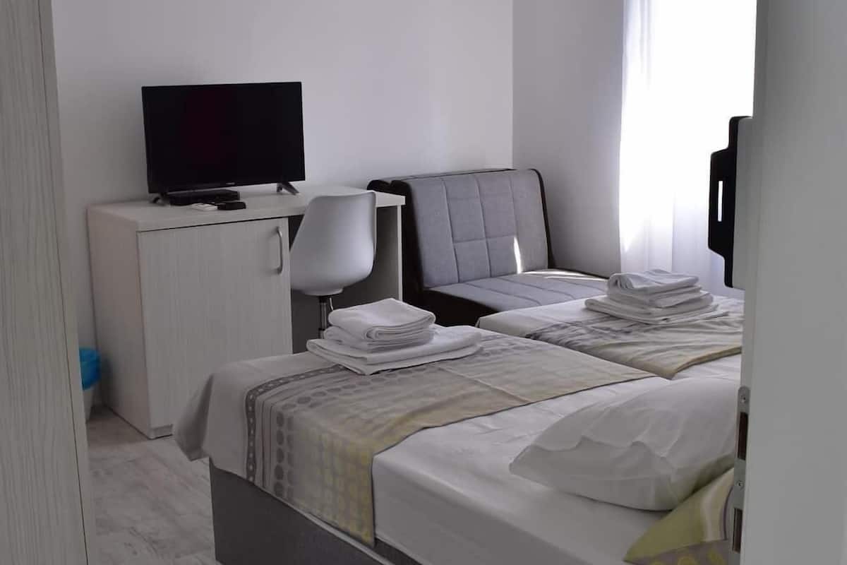 Luxury-Doppelzimmer, 1 King-Bett, Balkon, Meerblick (5) | Hochwertige Bettwaren, Daunenbettdecken