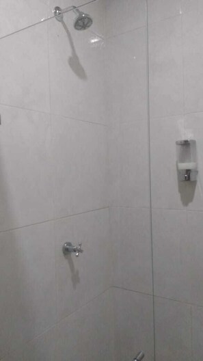 Bathroom shower - Hotel Manzanares Baranoa (Baranoa)