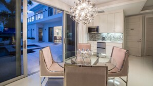 Luxury Condo, Ensuite, Pool View | In-room dining - Bahari & Kutulia (Providenciales)