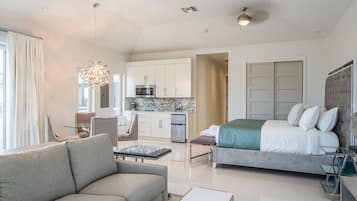 Signature Penthouse, Kitchenette, Partial Ocean View | 1 bilik tidur, cadar katil