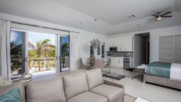 Signature Penthouse, Kitchenette, Partial Ocean View | 1 bilik tidur, cadar katil