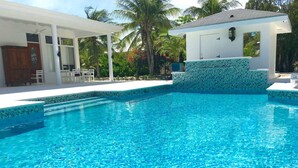 Outdoor pool - Beach Daze (Providenciales)