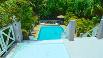 حمّام سباحة خارجي