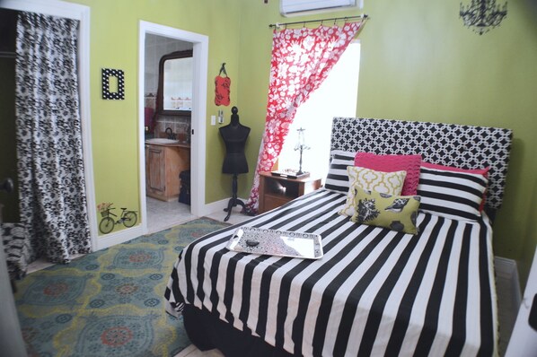 Family Villa, Jetted Tub, Garden View | 5 bedrooms, free WiFi, bed sheets