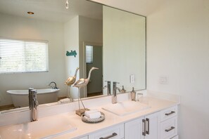 Villa Prestige, salle de bain attenante, vue sur le canal | Salle de bain | Serviettes fournies