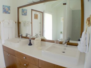 Bathroom - Villa Hideaway (Providenciales)