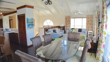 Villa Tradizionale, bagno in camera, vista giardino | Pasti in camera