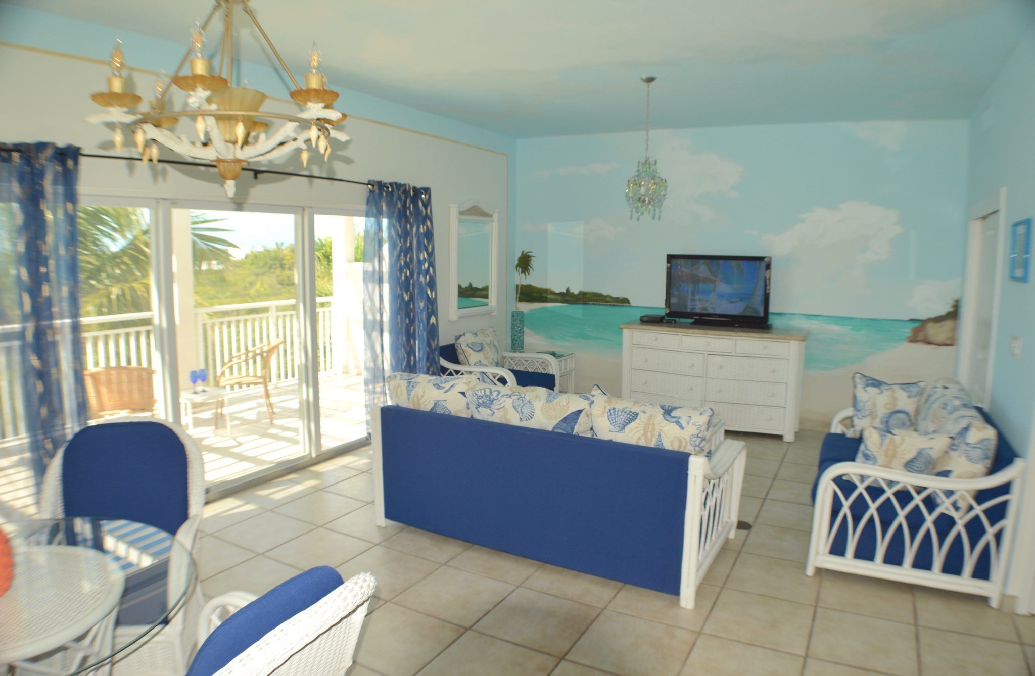 City Condo, Ensuite, City View | Living room | Flat-screen TV, DVD player