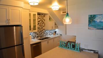 Premier Penthouse, Ensuite, Ocean View | Private kitchen | Full-size fridge, microwave, oven, stovetop