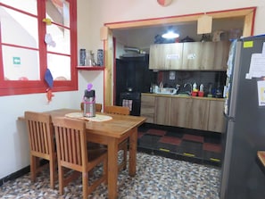 Fridge, microwave - Hostal Mirenart (Valparaiso)