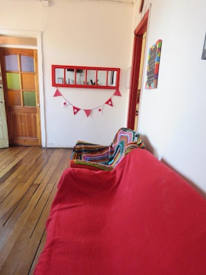 In-room safe, free WiFi, bed sheets - Hostal Mirenart (Valparaiso)
