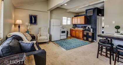 Steps to Downtown, Pikes Peak Views and Fast Wi Fi