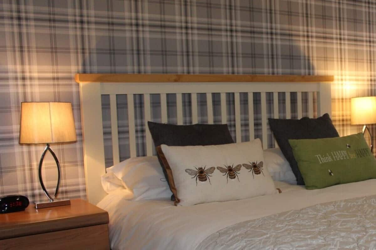 Standard Double Room, 1 Double Bed, En-Suite Shower, Room Only | Skrivbord, arbetsyta för laptop, mörkläggningsgardiner och gratis wi-fi