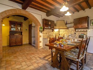 Dining - Beautiful apartment in villa with WIFI, pool, TV, terrace and pets allowed, close to San Gimignano (Poggibonsi)