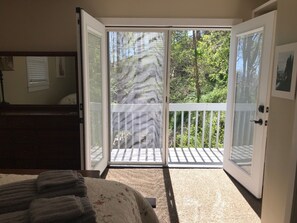 4 bedrooms, iron/ironing board, travel cot, free WiFi - The Illusion of Seclusion! Gorgeous views near Biltmore and everything Asheville (Arden)