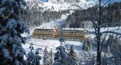 Apartment for up to 8 people. directly on the slopes, sauna, 3 bedrooms, 2 bathrooms, underground parking