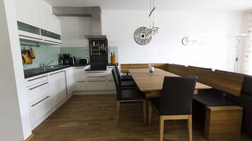 Coffee/tea maker, fridge, microwave, oven