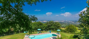 Wonderful private villa with private pool, WIFI, TV, terrace, panoramic view, close to San Gimignano