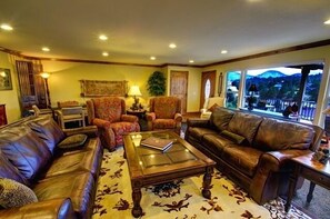 Fernseher, DVD-Player, Bücher, Videothek