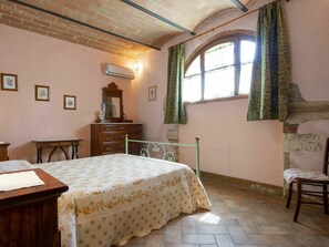 2 Schlafzimmer, Reisekinderbett, kostenloses WLAN, Bettwäsche