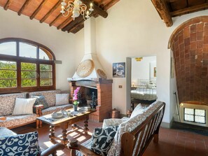 Télévision, cheminée