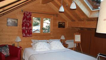 1 slaapkamer, een strijkplank/strijkijzer, wifi, beddengoed