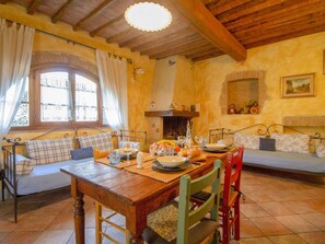 Dining - Nice apartment in villa with pool, WIFI, TV, terrace and pets allowed, close to San Gimignano (Poggibonsi)