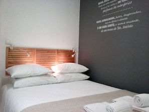 1 chambre, fer et planche à repasser, lit parapluie, Wi-Fi gratuit