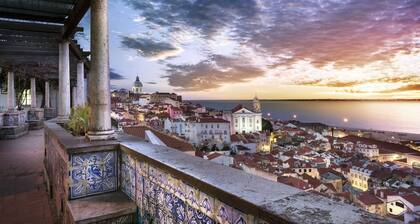Bright and Beautiful Apartment in Sunny Lisbon's Historic Centre - Alfama
